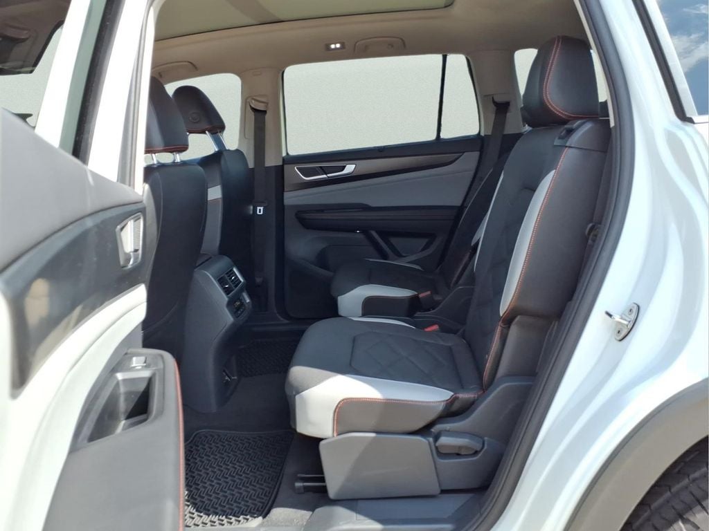 2024 Volkswagen Atlas 2.0T Peak Edition SEL
