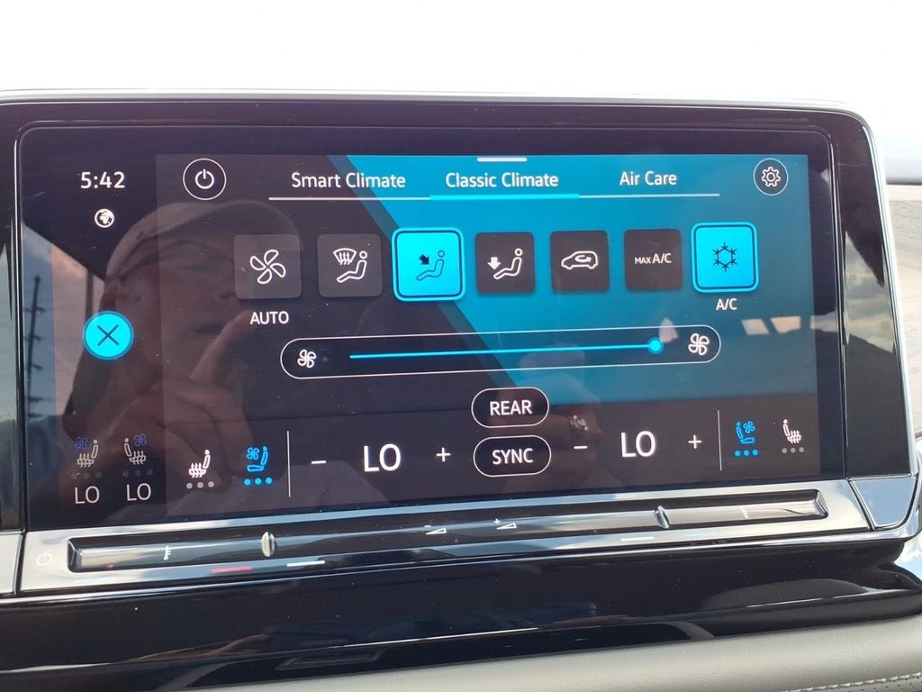 2024 Volkswagen Atlas 2.0T SE w/Technology
