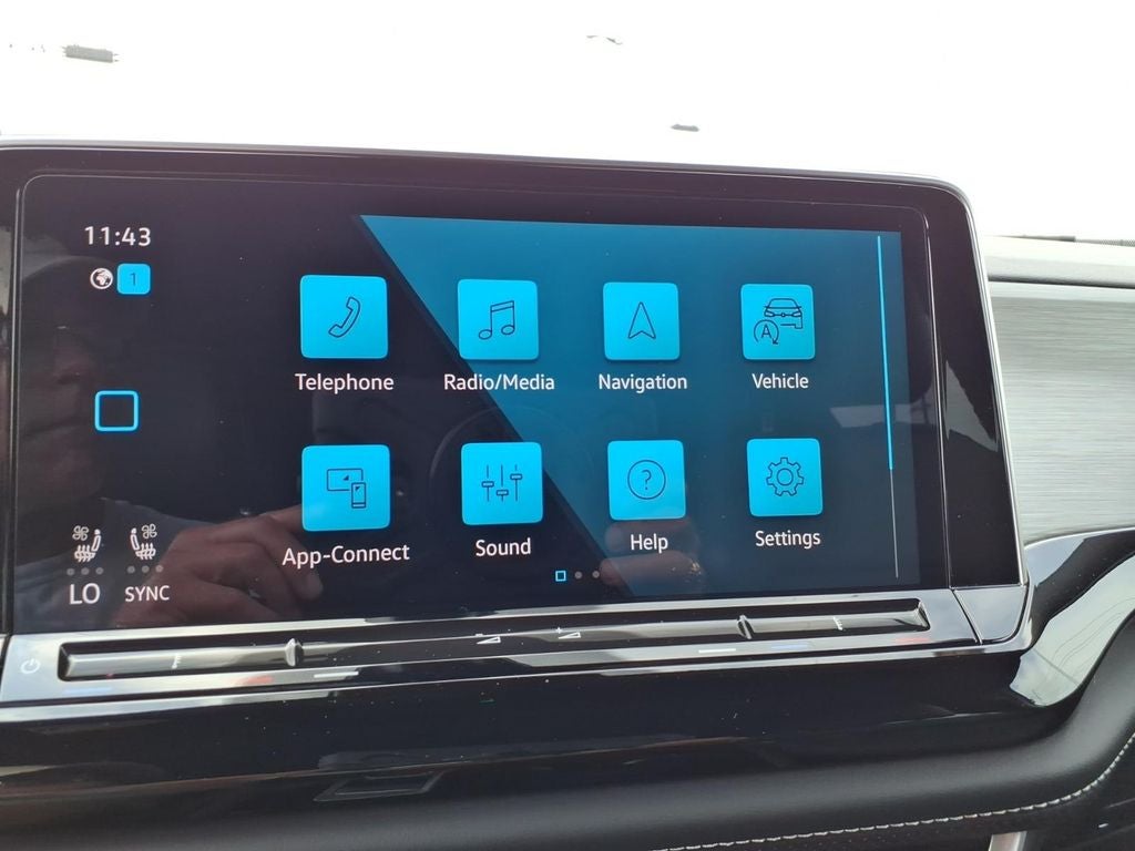 2024 Volkswagen Atlas Cross Sport 2.0T SE w/Technology