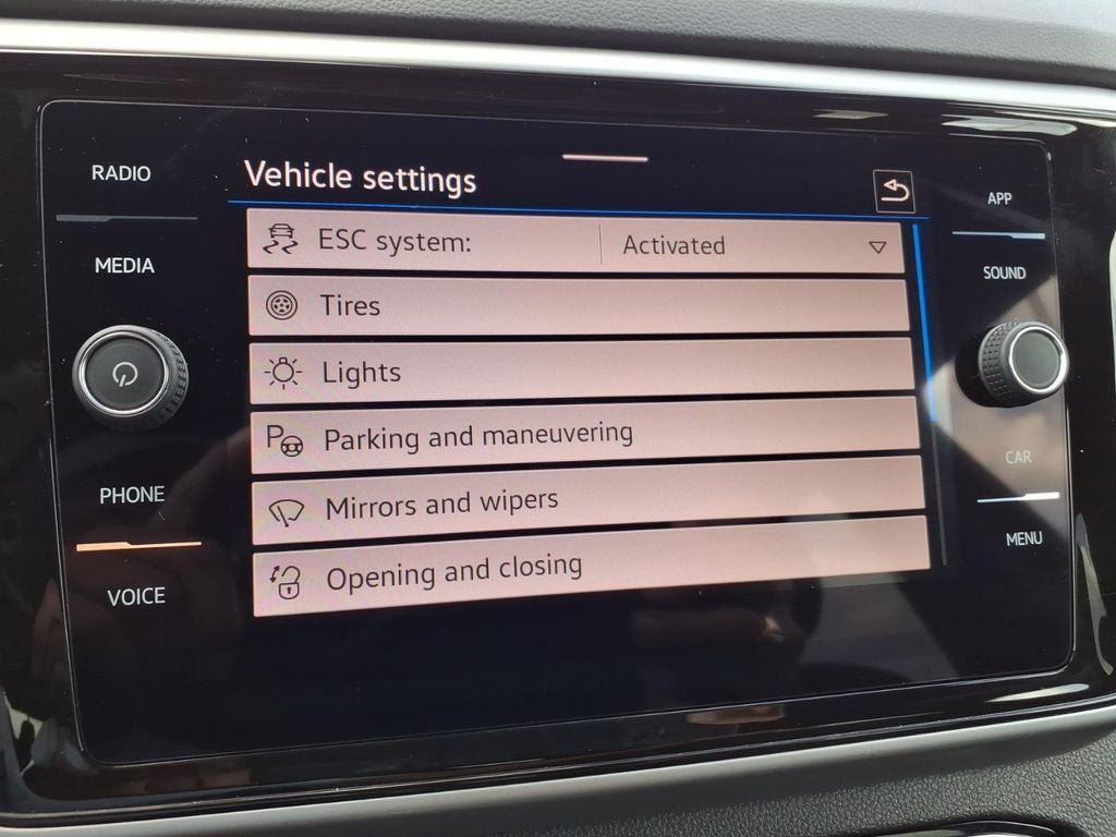 2023 Volkswagen Atlas Cross Sport 2.0T SE w/Technology