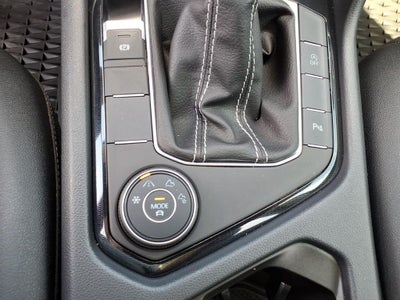 2025 Volkswagen Taos 1.5T SE Black