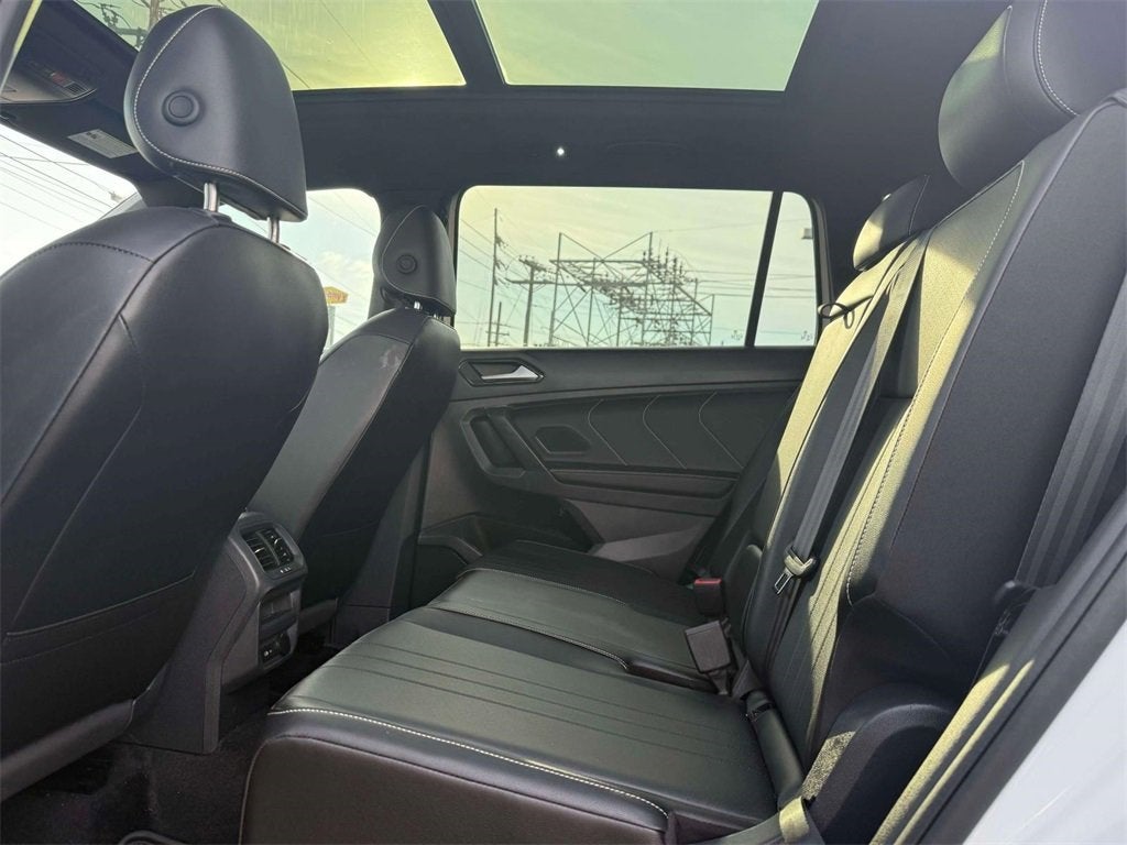 2024 Volkswagen Tiguan 2.0T SE R-Line Black