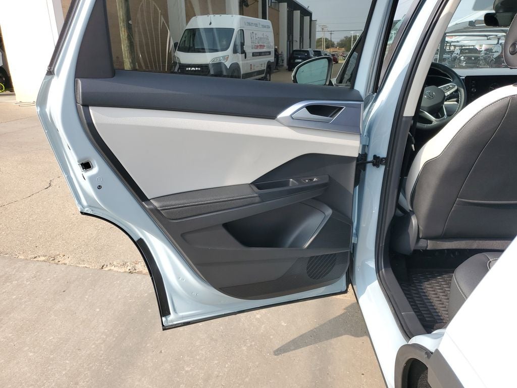 2025 Volkswagen Taos 1.5T SE