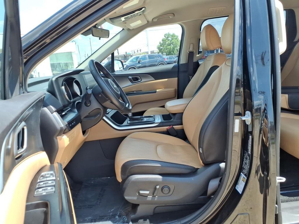 2023 Kia Carnival LX Seat Package