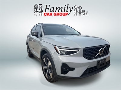 2024 Volvo XC40 B5 Plus Dark Theme
