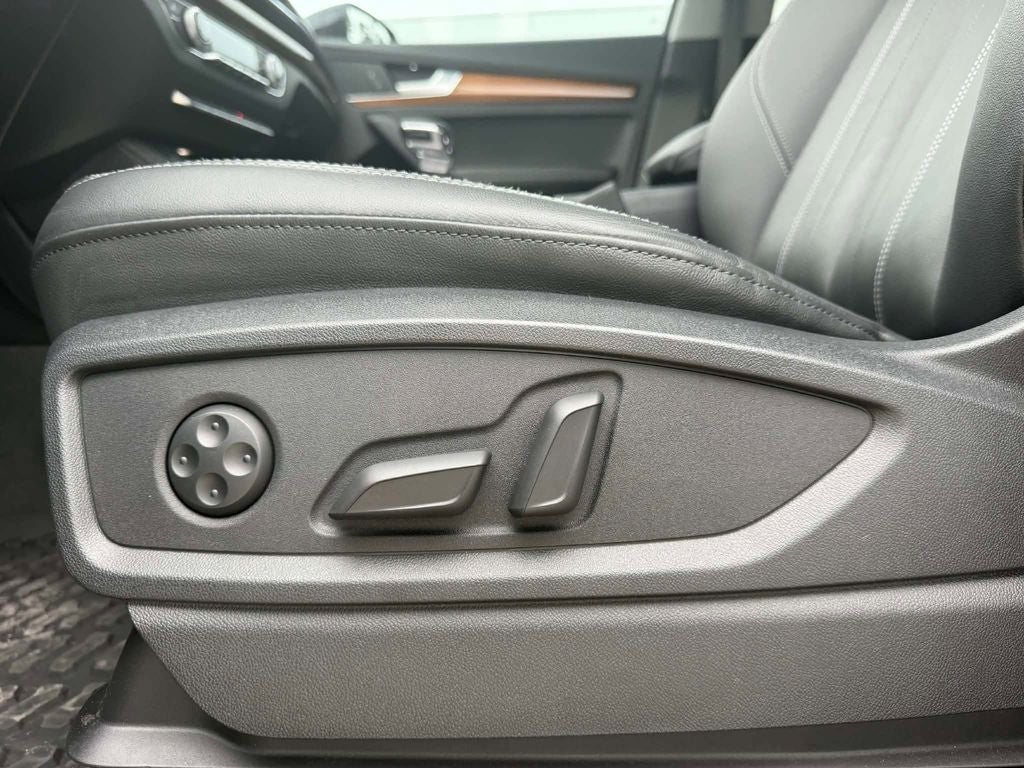 2023 Audi Q5 45 S line Premium quattro
