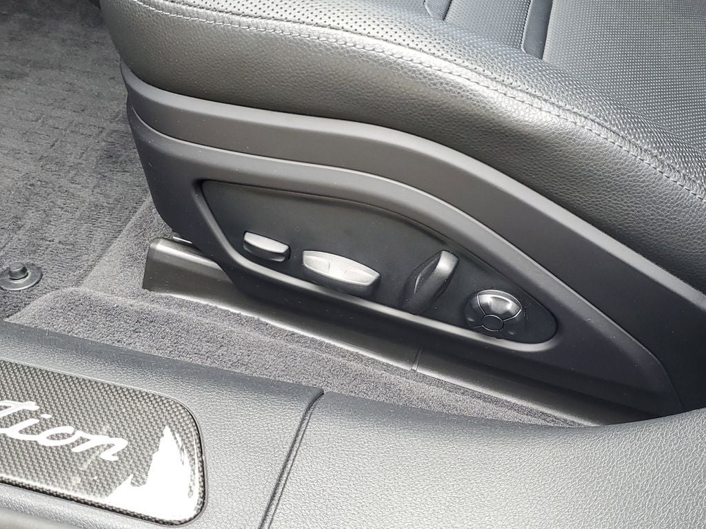 2023 Porsche Panamera 4 Platinum Edition