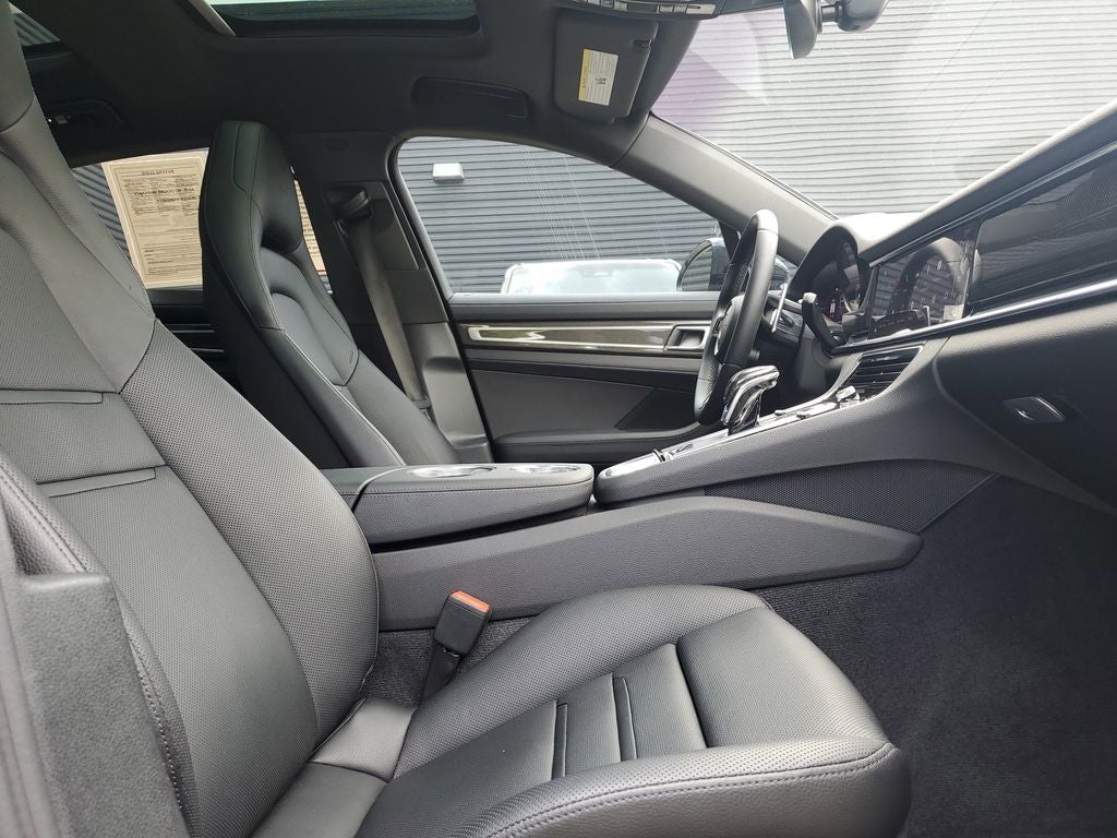 2023 Porsche Panamera 4 Platinum Edition