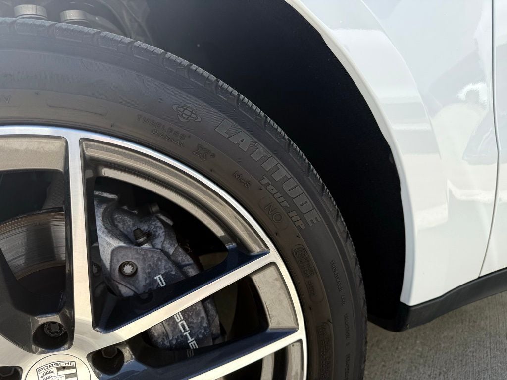 2023 Porsche Macan Base