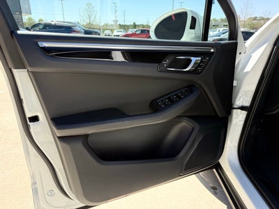 2023 Porsche Macan Base