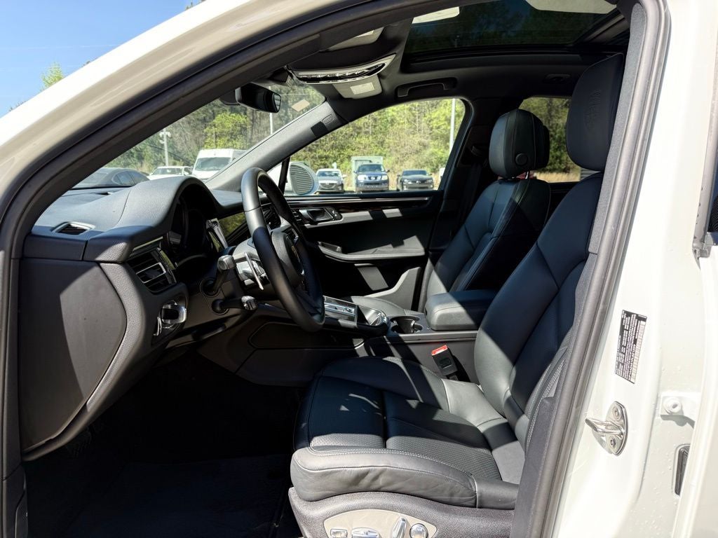 2023 Porsche Macan Base