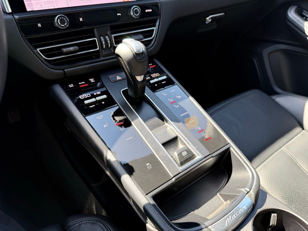 2023 Porsche Macan Base