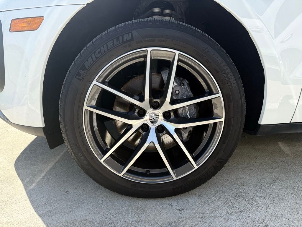 2023 Porsche Macan Base