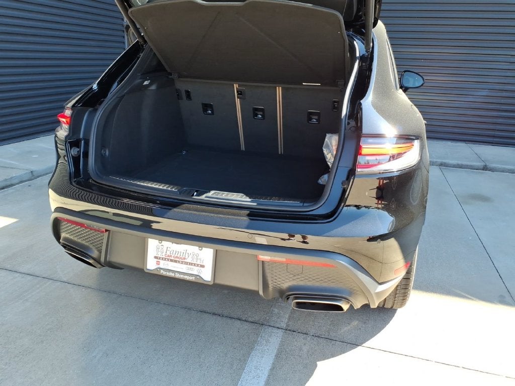 2026 Porsche Macan Base