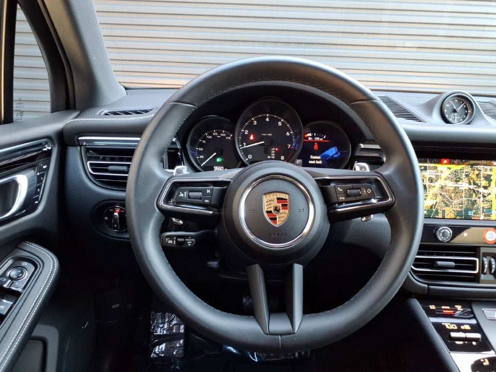 2025 Porsche Macan Base