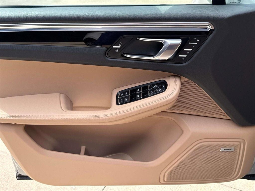 2025 Porsche Macan AWD