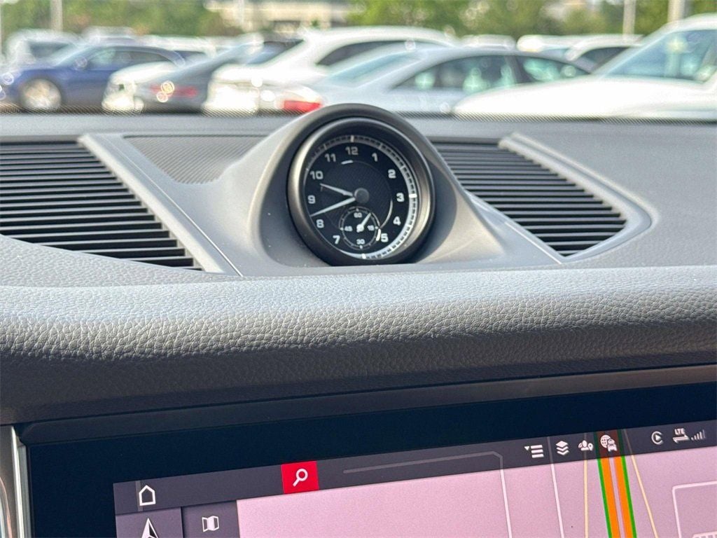 2025 Porsche Macan AWD