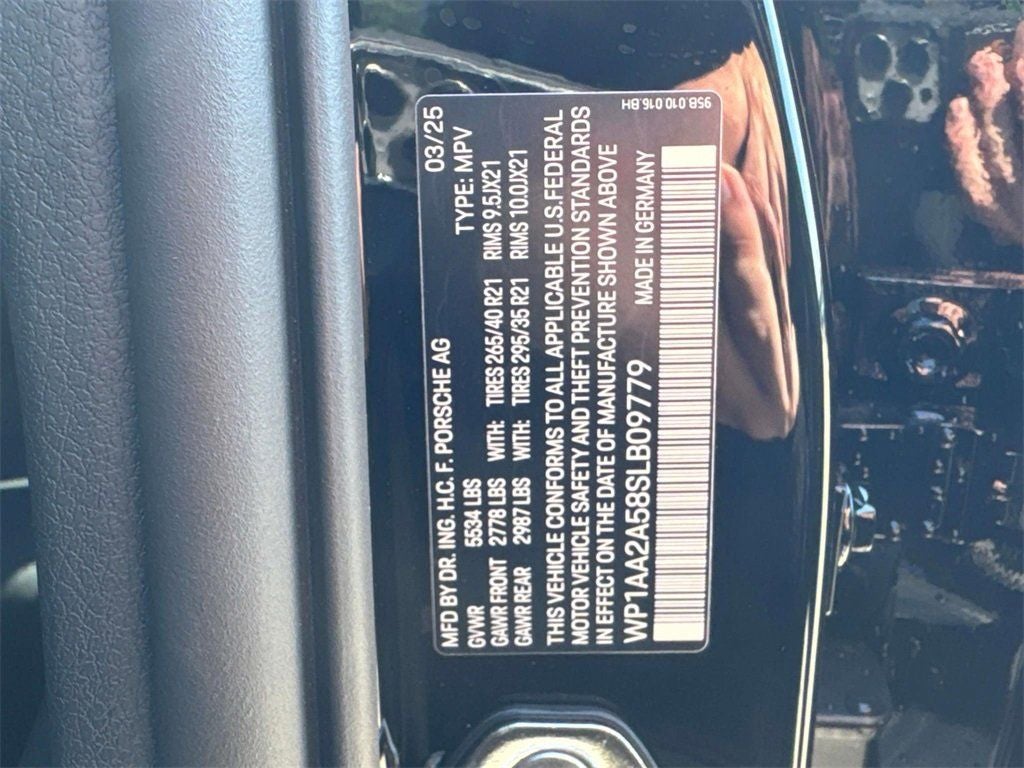 2025 Porsche Macan Base