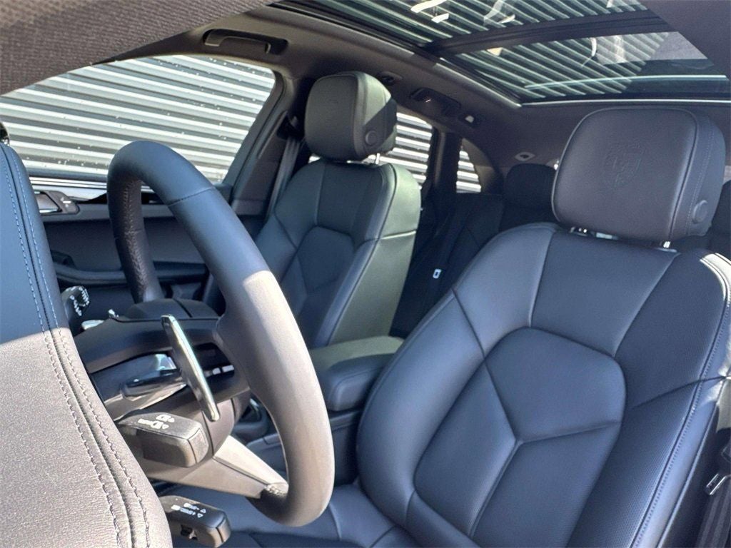 2025 Porsche Macan Base