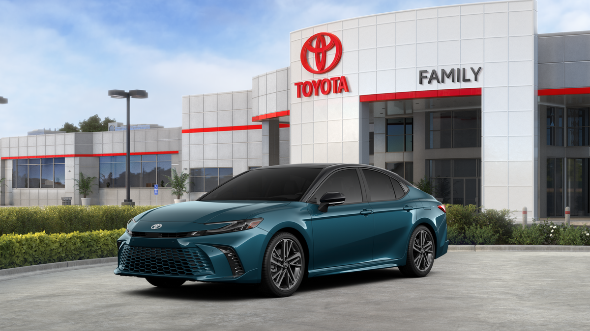 2026 Toyota Camry XSE Hybrid's photo