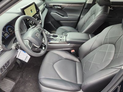 2026 Toyota Highlander Hybrid Platinum