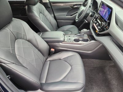 2026 Toyota Highlander Hybrid Platinum