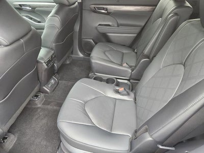 2026 Toyota Highlander Hybrid Platinum